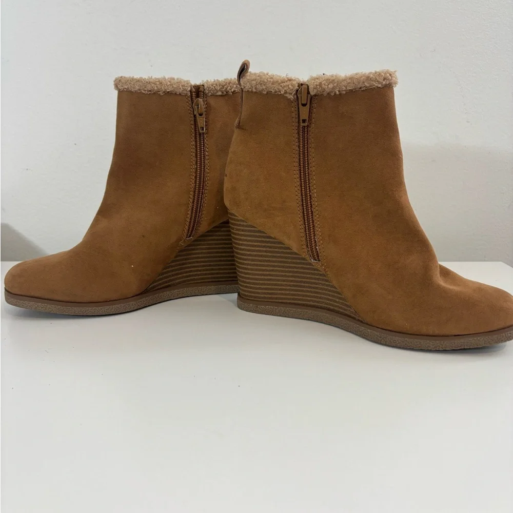 Sun + Stone Women 7.5 Camilla Wedged Faux Suede Ankle Boot Shoe Casual Tan